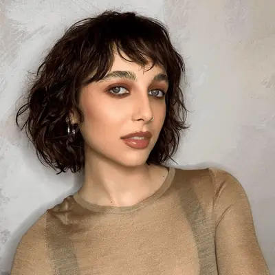 Emma Chamberlain with a cub cut