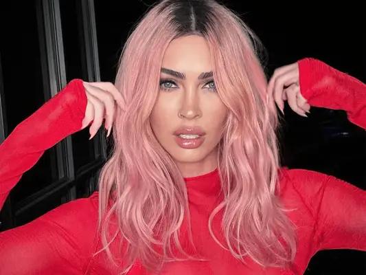 Kim Kardashian with pink hair