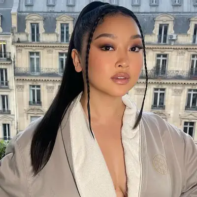 Mirror selfie woman with bangs