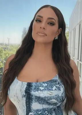 close up of ashley graham with subtle wavy hair
