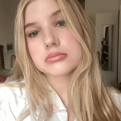 Hailey Bieber holding weights