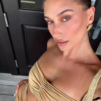 Hailey Bieber wearing the latte makeup trend