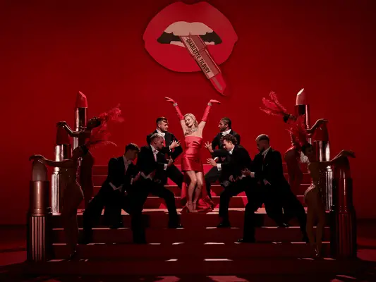 Kate Moss recreating a scene from