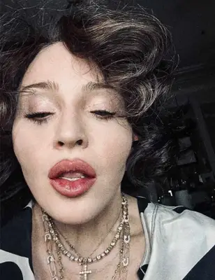 Madonna shows off a new brunette bob in an Instagram story selfie.