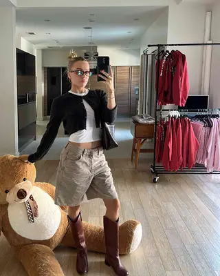 Alex Cooper mirror selfie