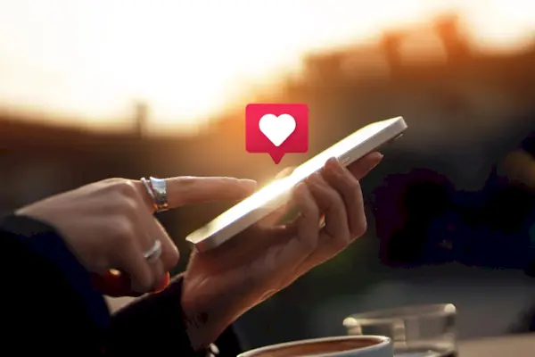 Connecting with social media network via smartphone