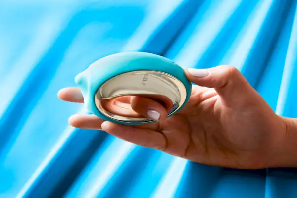 a tester holding the lelo ora 3 oral sex toy