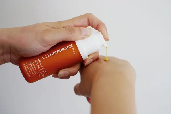OLEHENRIKSEN Banana Bright Vitamin C Serum
