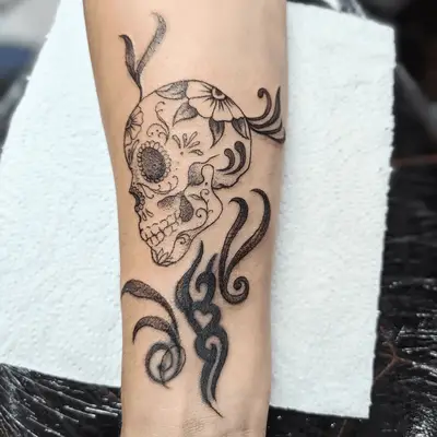black sugar skull tattoo on someone