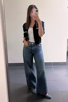 Woman taking a mirror selfie in the rag and bone sofie cotton sweatpant