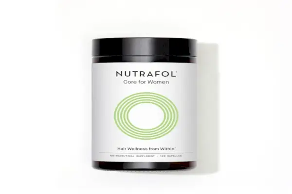 Por qué tus cejas se adelgazan y cómo detenerlo, según los expertos