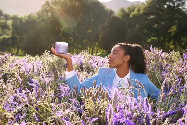 „Shrinking“-Star Jessica Williams weiß alles über die stimmungsaufhellende Kraft von Düften