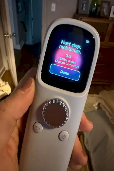 Shark Beauty CryoGlow LED-Gesichtsmaske, getestet von einer Frau