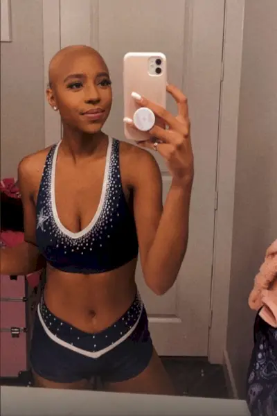 armani latimer dallas cowboys cheerleader alopecia reise