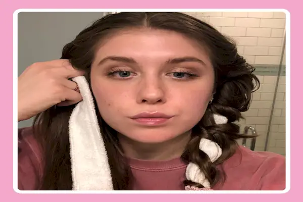 Ten trik na nieogrzewające loki nadał mi teksturę moich marzeń