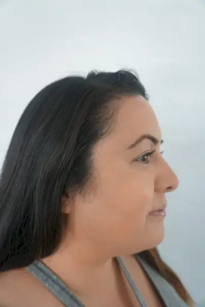 Cabelo, rosto, queixo, nariz, sobrancelha, penteado, testa, pescoço, bochecha, cabeça,