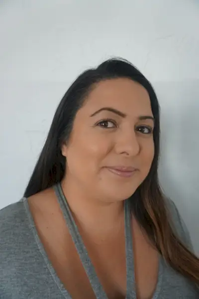 Cabelo, Rosto, Sobrancelha, Queixo, Testa, Lábio, Penteado, Bochecha, Beleza, Nariz,