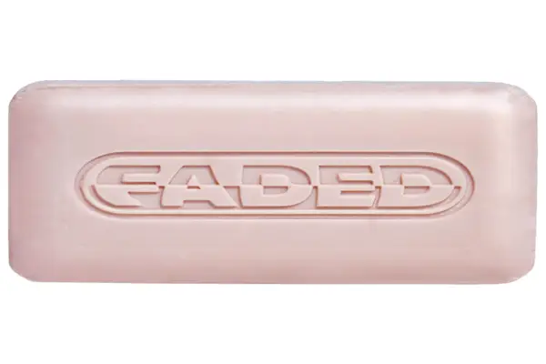 Examen de la barre éclaircissante et nettoyante Topicals Faded : notre avis honnête après un mois de tests