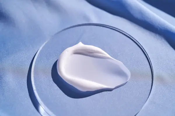 Według dermatologów wszystko, co musisz wiedzieć o kremie tretinoinowym