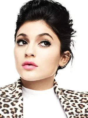 kylie jenner pink lipstick