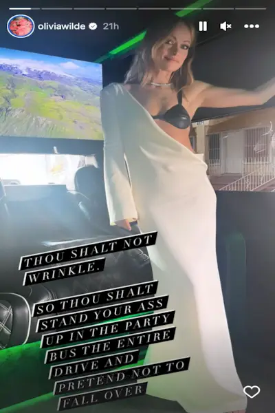 Olivia Wilde mostra i suoi addominali di livello superiore mentre indossava un reggiseno di pelle all'afterparty degli Oscar VF