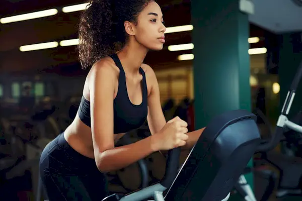 Por que seu xixi fica quente após o exercício e outras perguntas estranhas sobre treino, respondidas