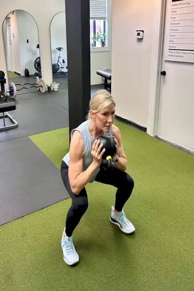 „W wieku 60 lat zaangażowałem się w trening siłowy i znacznie zwiększyłem masę mięśniową. Oto mój dokładny program ćwiczeń”.