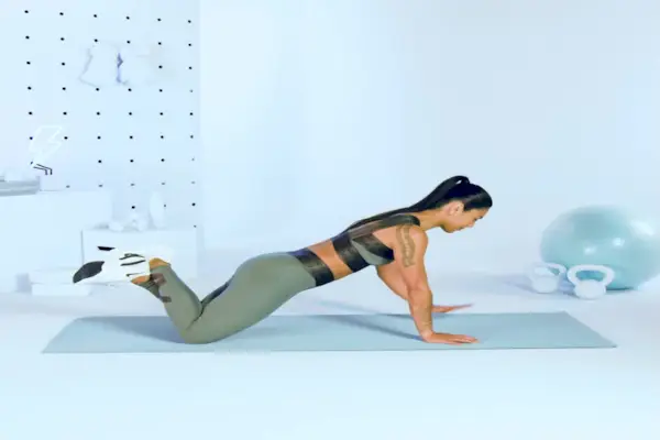 Hvordan gjøre skulderkraner for skulpturerte magemuskler