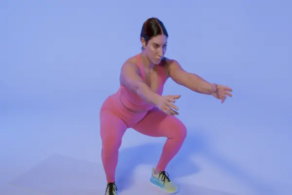 Jak głębiej przysiadać i poprawić zakres ruchu dolnej części ciała, według specjalisty od pośladków