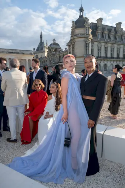 Florence Pugh jest cała silna w nagiej sukience odsłaniającej sutki na nowych zdjęciach