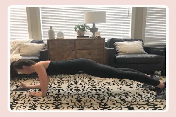 'Hice este entrenamiento de abdominales de 5 minutos todos los días durante un mes y mi núcleo se siente mucho más fuerte'