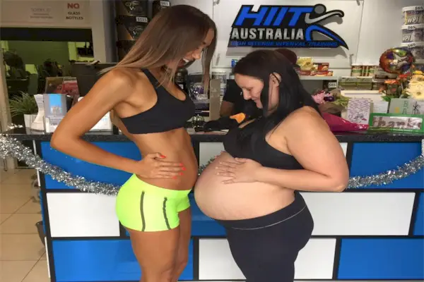 Denne modellen er bare uker fra forfallsdatoen hennes - og har fortsatt mage