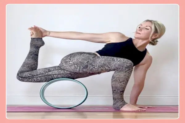posizioni della ruota yoga