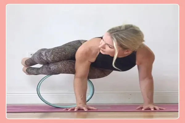 Le 10 migliori posizioni della ruota yoga per principianti, secondo un insegnante di yoga registrato