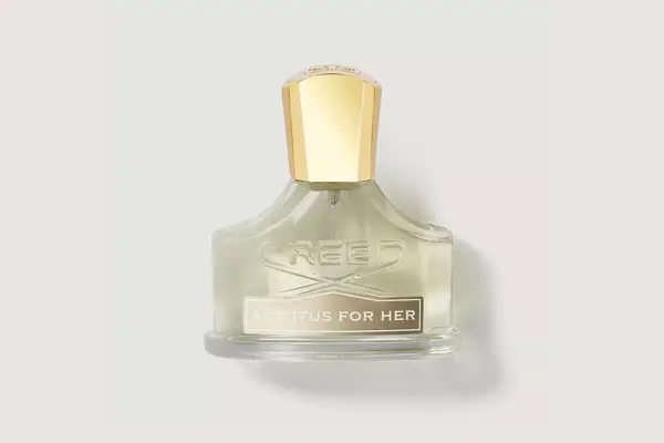 A hand spraying Maison Francis Kurkdjian Baccarat Rouge 540 Eau de Parfum onto their wrist