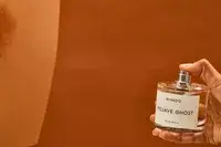 A person sprays Byredo Mojave Ghost