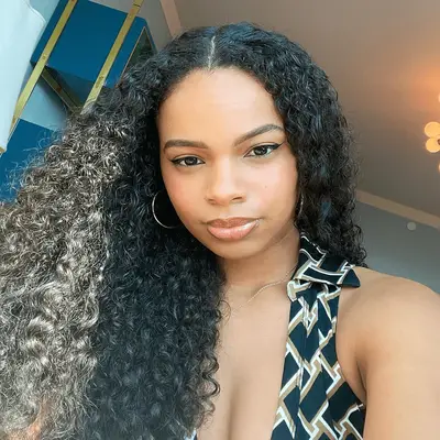 MYM Beauty editor selfie