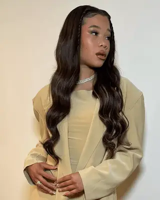 Nara Smith with a wavy bob