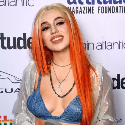 Margot Robbie with wavy blonde lob haircut