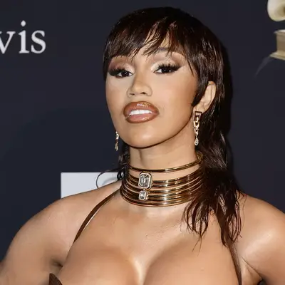 Zoe Saldana with a curled asymmetrical haircut