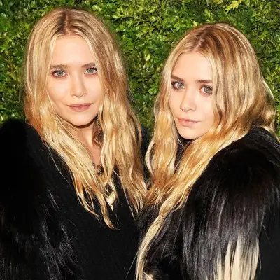 Mary-Kate and Ashley Olsen with long, wavy, blonde hair