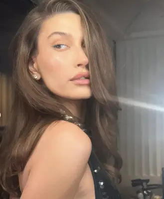 Hailey Bieber with a new chocolate brown hue