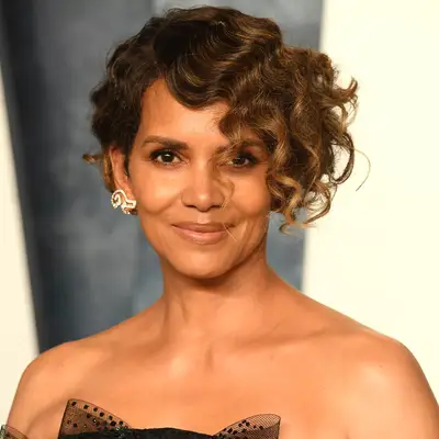 BEVERLY HILLS, CALIFORNIA - MARCH 12: 2023 Halle Berry arrives at the Vanity Fair Oscar Party Hosted By Radhika Jones at Wallis Annenberg Center for the Performing Arts on March 12, 2023 in Beverly Hills, California. (Photo by Steve Granitz/FilmMagic)