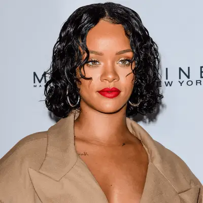 rihanna wearing wet look curly bob
