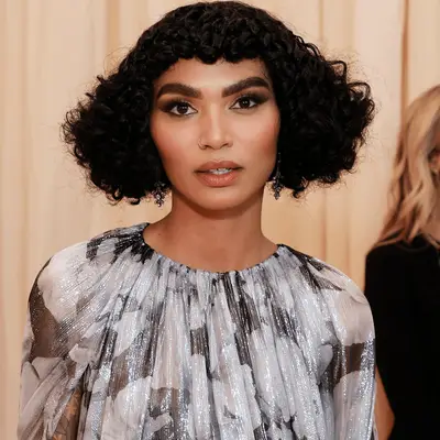 sophia roe wearing a curly bob