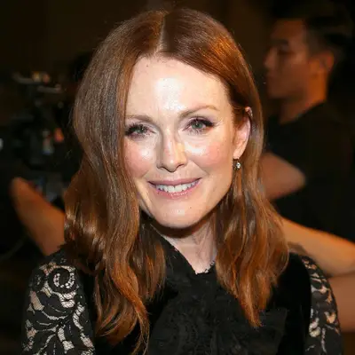 julianne-moore wavy lob