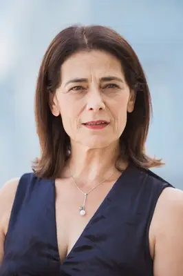 Hiam Abbass retro flipped lob