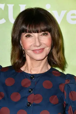 Mary Steenburgen blunt bob with bangs