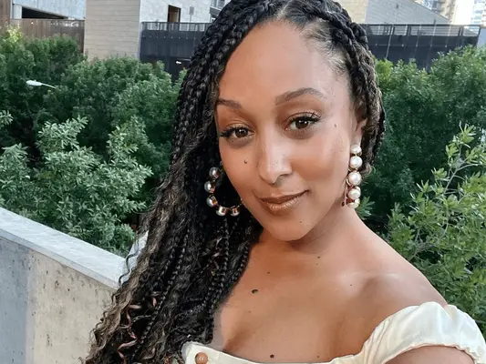 tamera mowry housely wearing boho braids