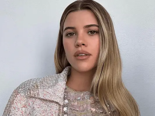 sofia richie grainge with blonde straight hair